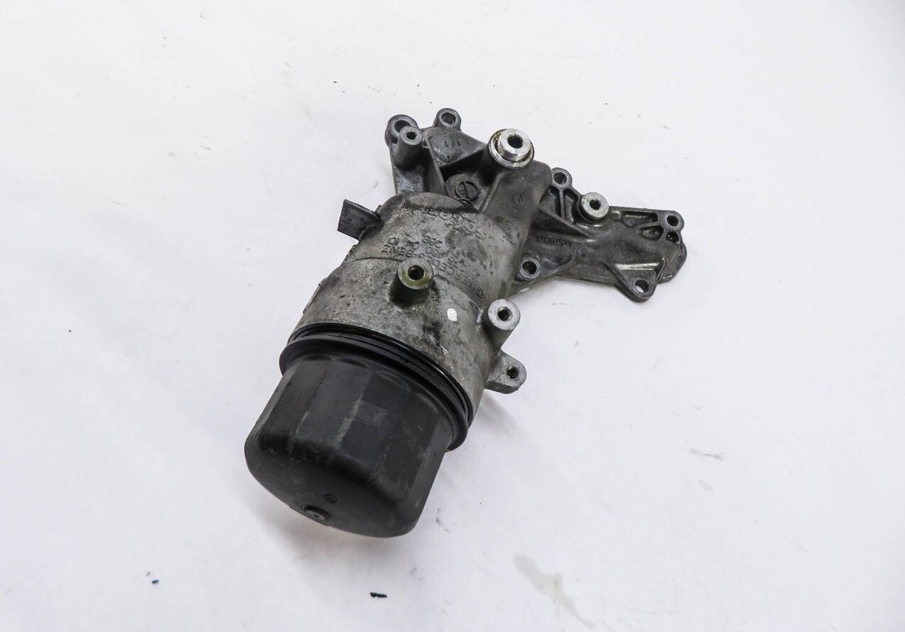 Thumbnail 2: 2014 MERCEDES GL450 (X166) 4.6L M278 ENGINE OIL FITLER HOUSING w/ CAP