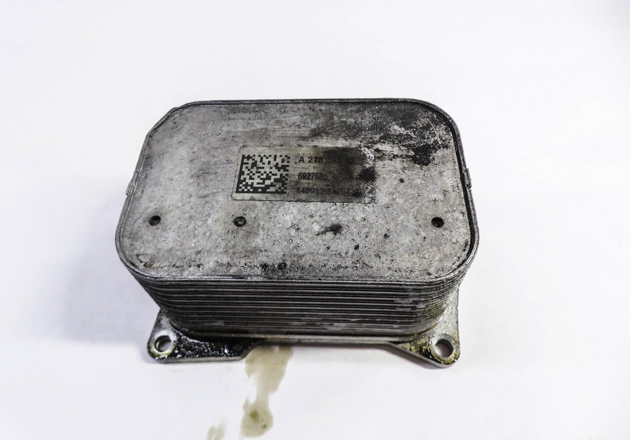 Thumbnail 2: 2011-2020 MERCEDES CL550 E550 GL450 GL550 ML550 S550 SL550 - ENGINE OIL COOLER