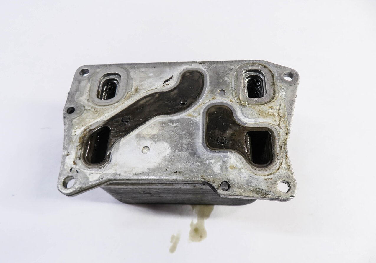 Thumbnail 3: 2011-2020 MERCEDES CL550 E550 GL450 GL550 ML550 S550 SL550 - ENGINE OIL COOLER