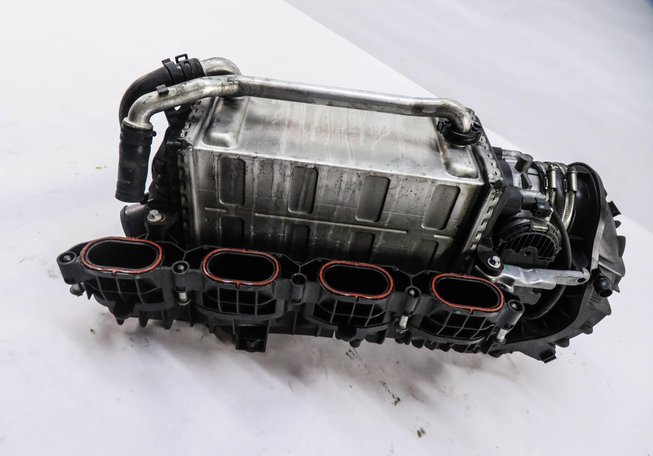 Thumbnail 5: 11-20 MERCEDES CL550 E550 GL450 GL550 GLS550 S550 SL550 - 4.6L INTAKE MANIFOLD
