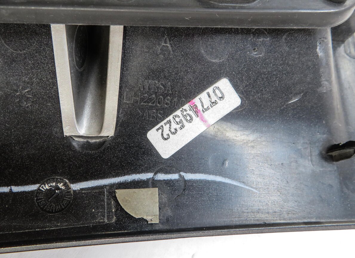 Thumbnail 6: 2011 RANGE ROVER SPORT (L320) LEFT FRONT DRIVER FENDER GRILLE TRIM