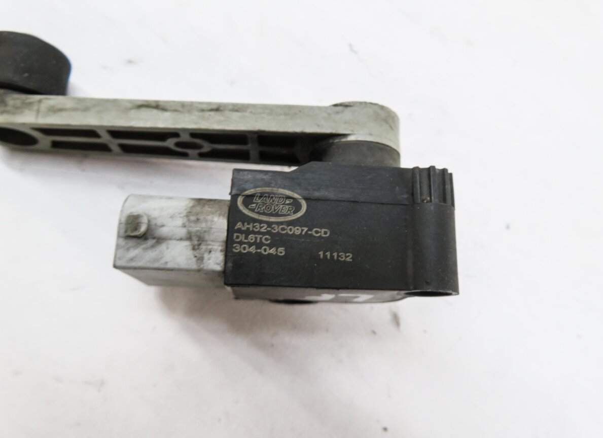 Thumbnail 4: 2011 RANGE ROVER SPORT (L320) LEFT FRONT DRIVER SUSPENSION HEIGHT LEVEL SENSOR