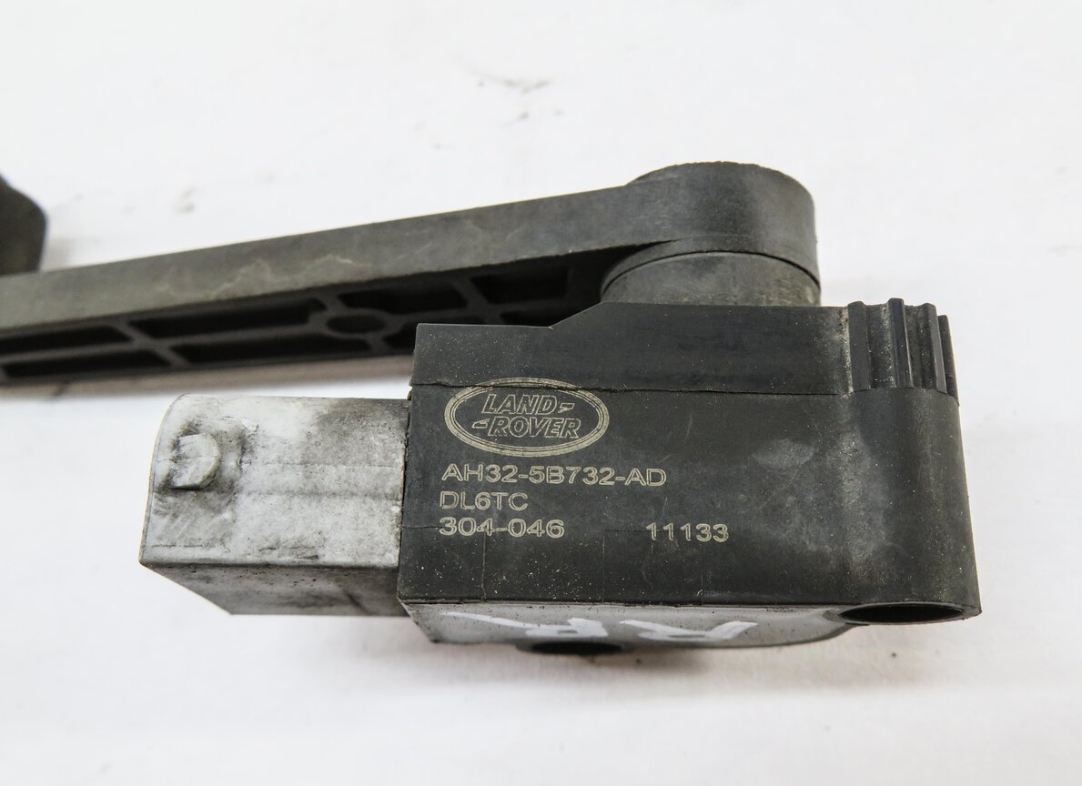 Thumbnail 4: 2011 RANGE ROVER SPORT (L320) RIGHT REAR SUSPENSION HEIGHT LEVEL SENSOR