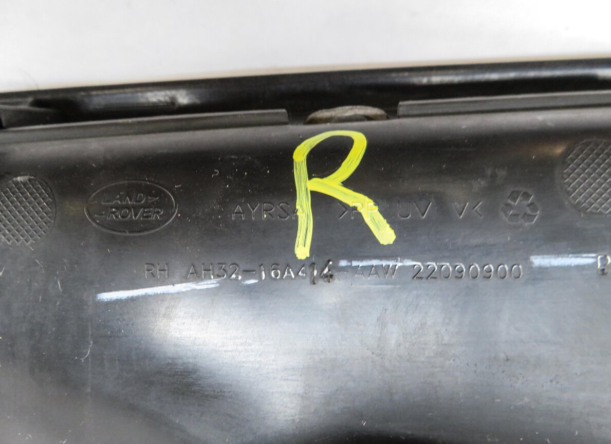 Thumbnail 5: 2011 RANGE ROVER SPORT (L320) RIGHT FRONT PASSENGER FENDER GRILLE TRIM