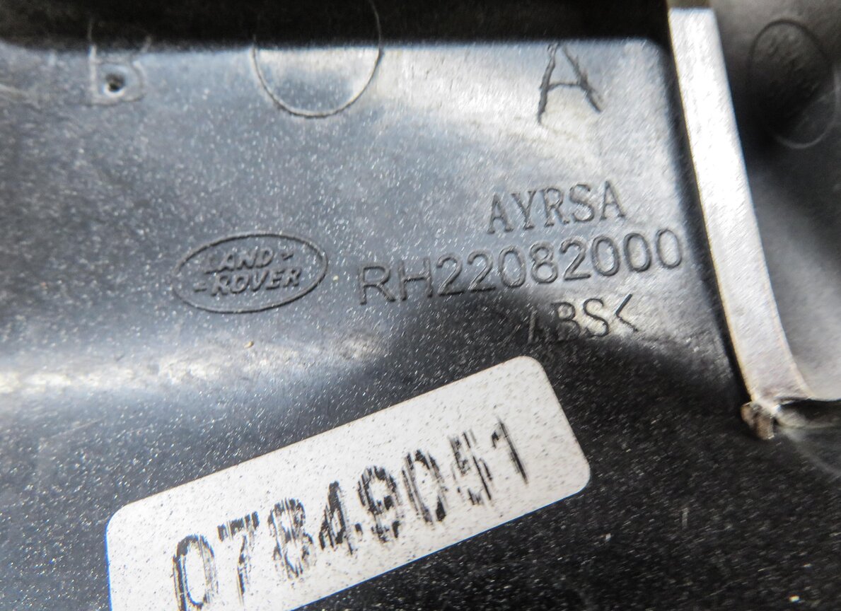 Thumbnail 6: 2011 RANGE ROVER SPORT (L320) RIGHT FRONT PASSENGER FENDER GRILLE TRIM