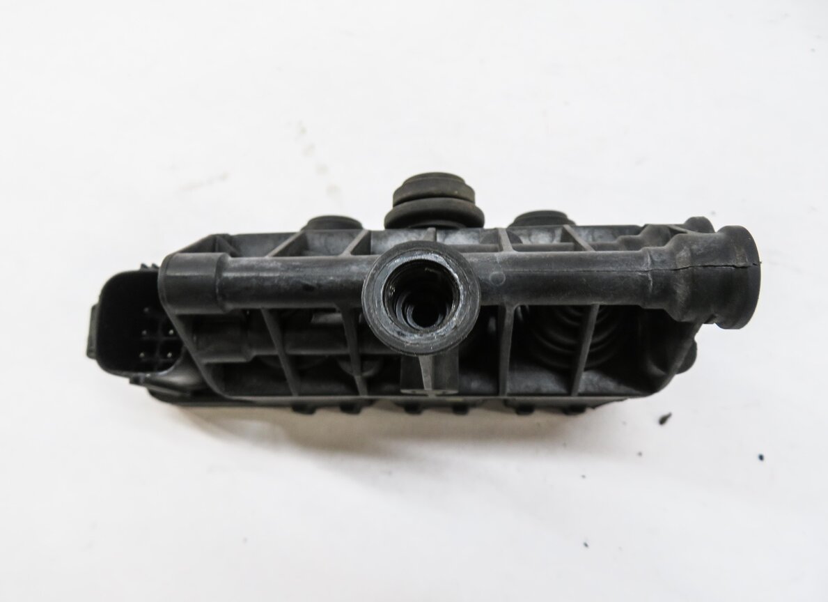 Thumbnail 4: 2011 RANGE ROVER SPORT (L320) AIR SUSPENSION VALVE BLOCK SET