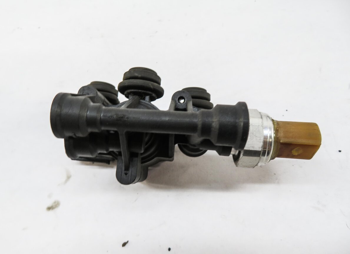 Thumbnail 5: 2011 RANGE ROVER SPORT (L320) AIR SUSPENSION VALVE BLOCK SET