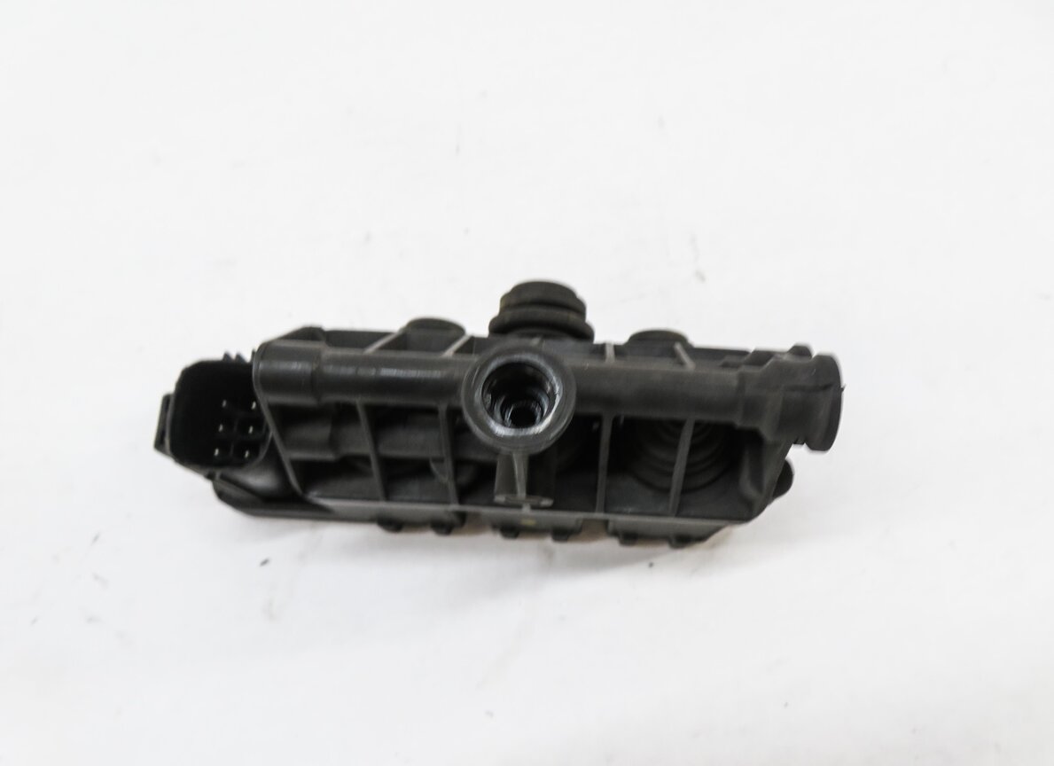 Thumbnail 6: 2011 RANGE ROVER SPORT (L320) AIR SUSPENSION VALVE BLOCK SET