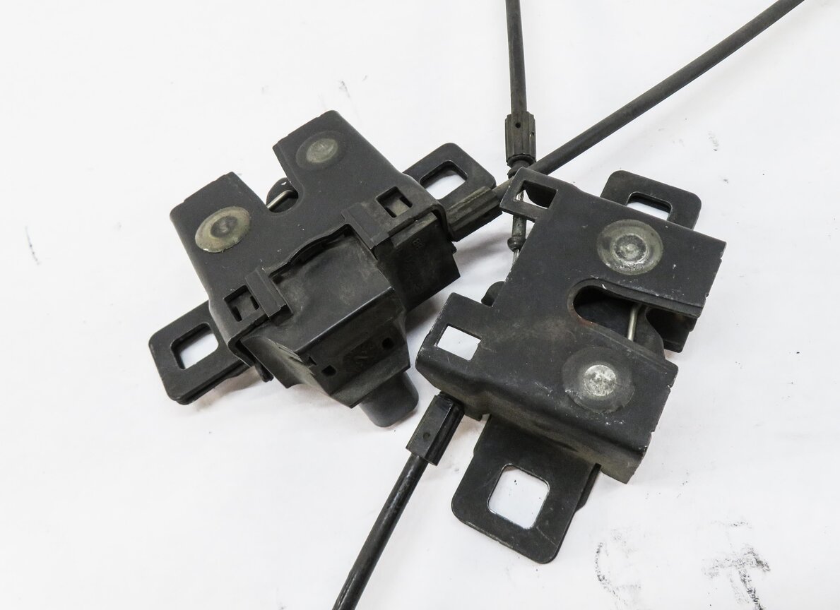 Thumbnail 4: 2011 RANGE ROVER SPORT (L320) FRONT LEFT & RIGHT LOWER HOOD LOCK LATCH SET-2