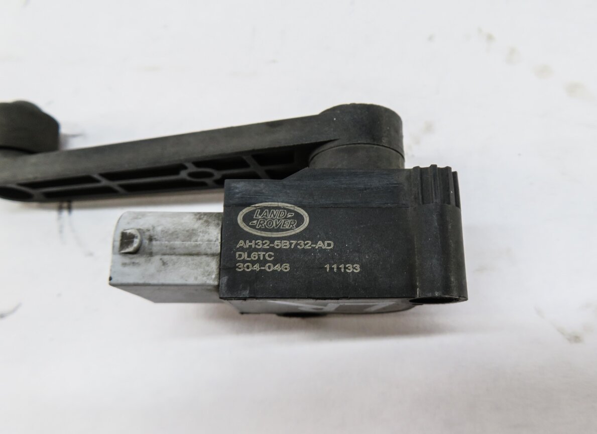 Thumbnail 4: 2011 RANGE ROVER SPORT (L320) LEFT DRIVER REAR SUSPENSION HEIGHT LEVEL SENSOR
