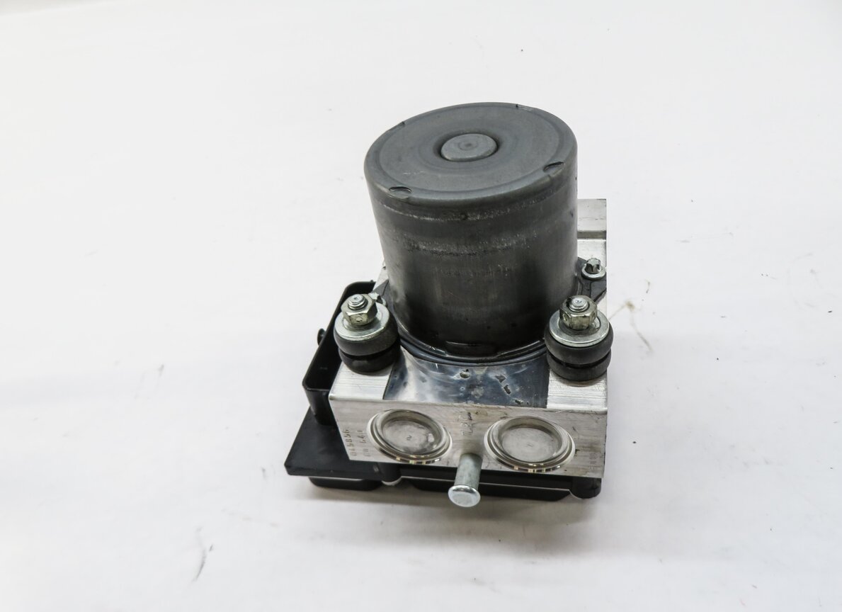 Thumbnail 3: 2011-2012 LAND ROVER LR4 - RANGE ROVER SPORT (L320) ABS BRAKE PUMP w/ MODULE