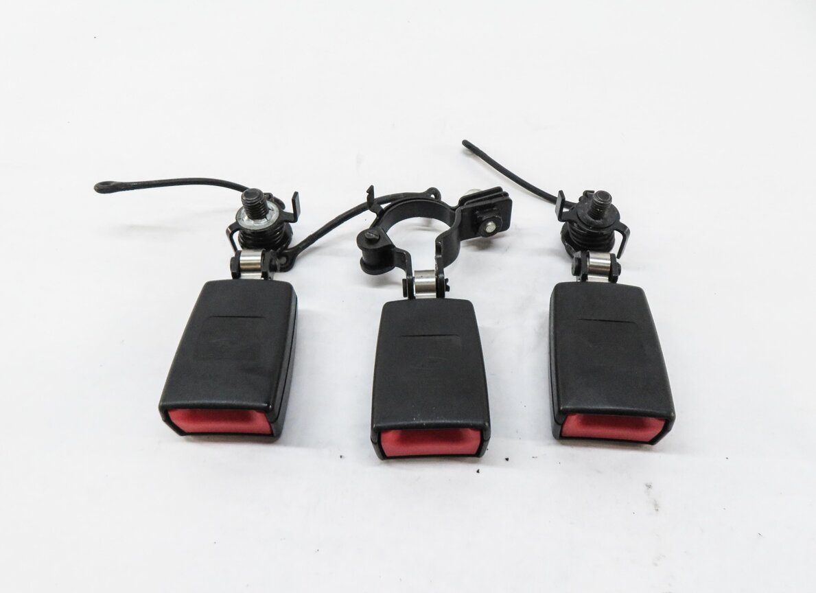 Thumbnail 3: 2011 RANGE ROVER SPORT (L320) REAR 2nd ROW SEAT SEATBELT BUCKLE RECEIVER SET