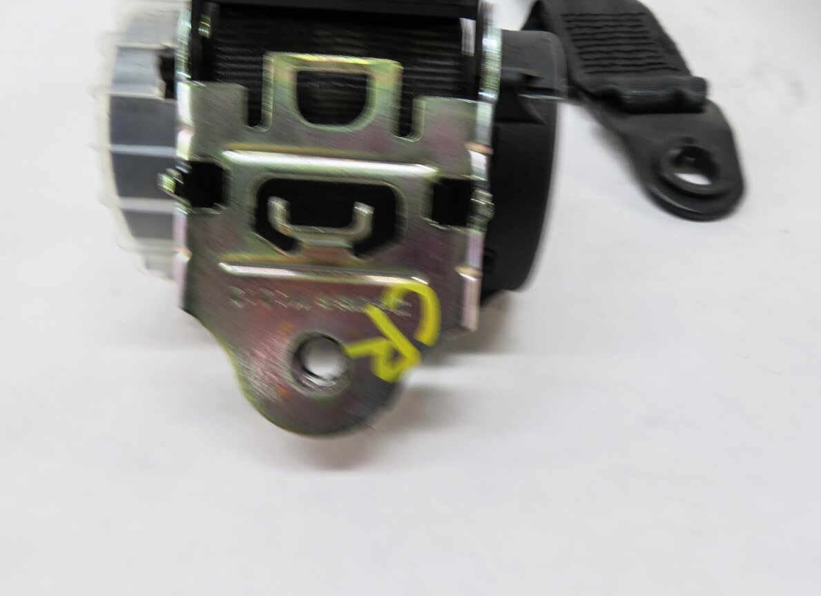 Thumbnail 4: 2011 RANGE ROVER SPORT (L320) REAR 2nd ROW SEAT CENTER SEATBELT RETRACTOR