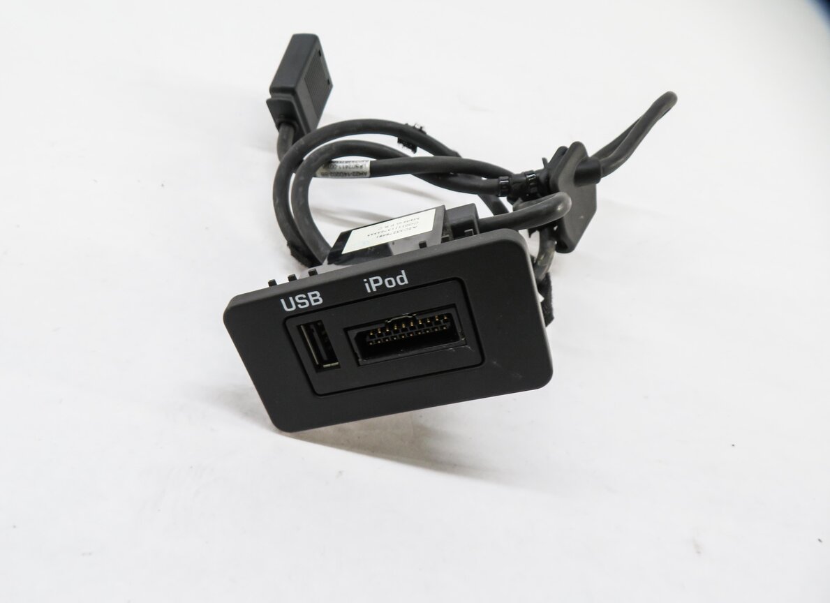 Thumbnail 2: 2011 RANGE ROVER SPORT (L320) USB i-POD INTERFACE PLUG PORT