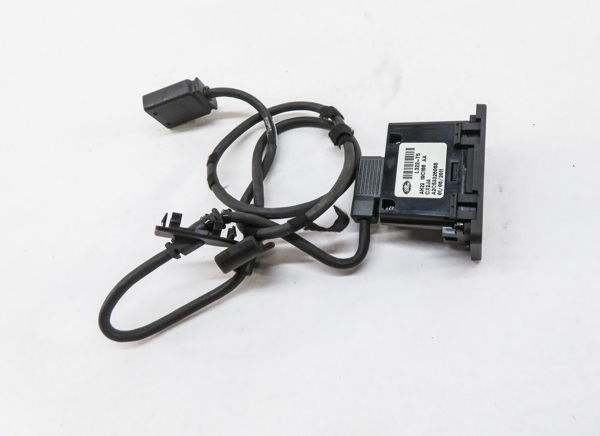 Thumbnail 4: 2011 RANGE ROVER SPORT (L320) USB i-POD INTERFACE PLUG PORT