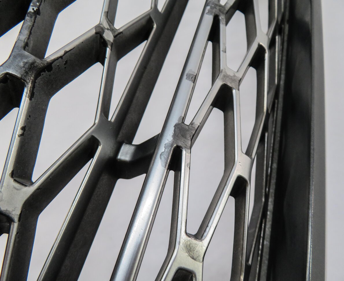 Thumbnail 7: 2010-2011 RANGE ROVER SPORT (L320) FRONT UPPER HOOD AIR VENT GRILLE TRIM