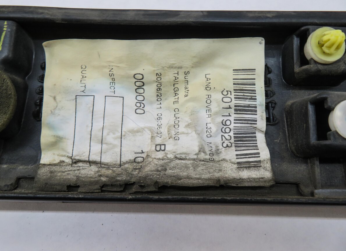 Thumbnail 6: 2011 RANGE ROVER SPORT (L320) REAR TRUNK HATCH TRIM PANEL (BALTIC BLUE 912)