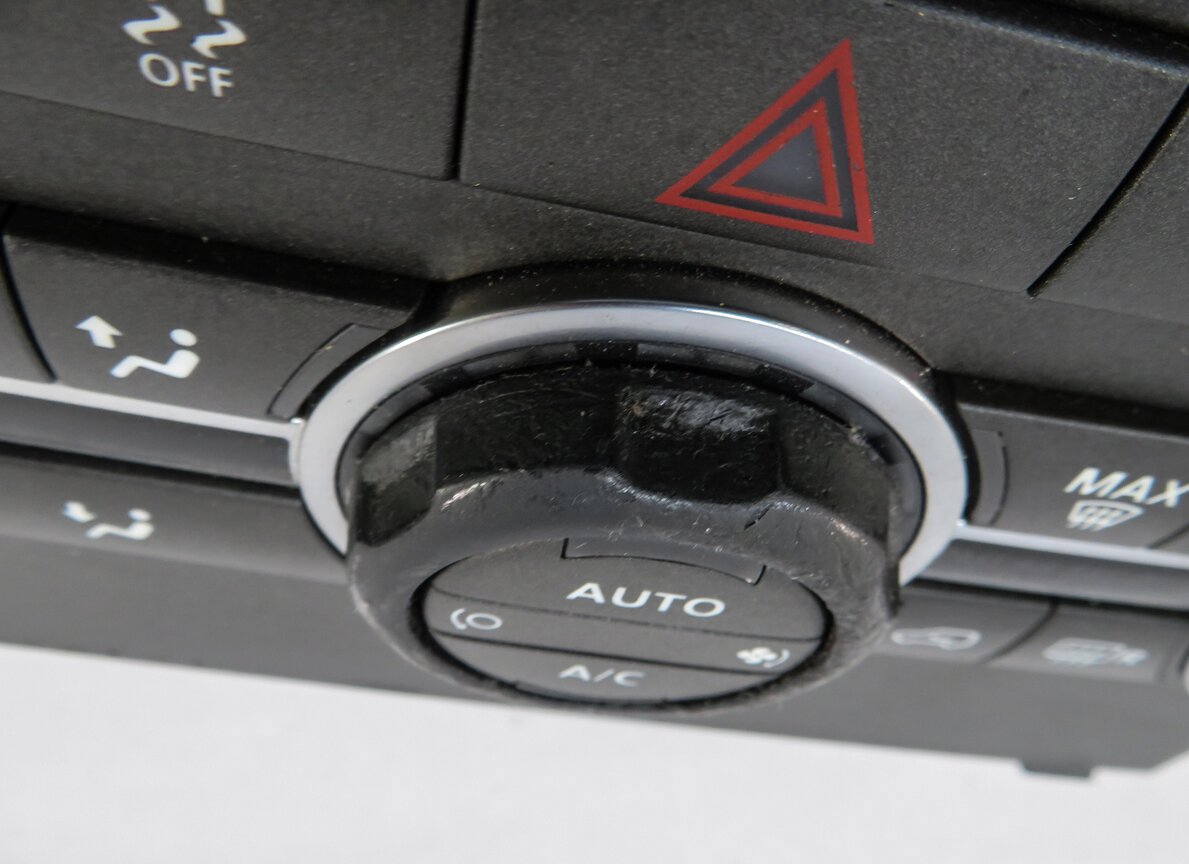 Thumbnail 7: 10-16 LR4 / RANGE ROVER SPORT (L320) FRONT HEATER A/C TEMPERATURE CONTROL PANEL