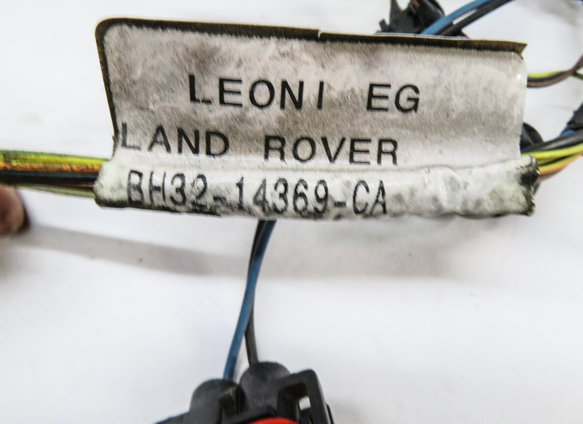 Thumbnail 3: 2011 RANGE ROVER SPORT (L320) FRONT PDC PARK SENSOR SET w/ HARNESS (BLACK)