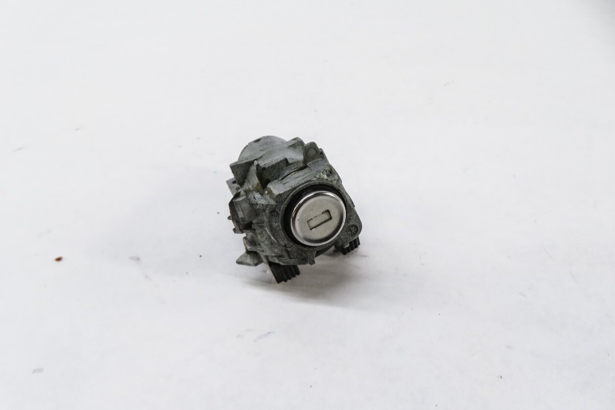 Thumbnail 4: 2014 MERCEDES GL450 (X166) LEFT FRONT DRIVER DOOR HANDLE LOCK CYLINDER w/ KEY