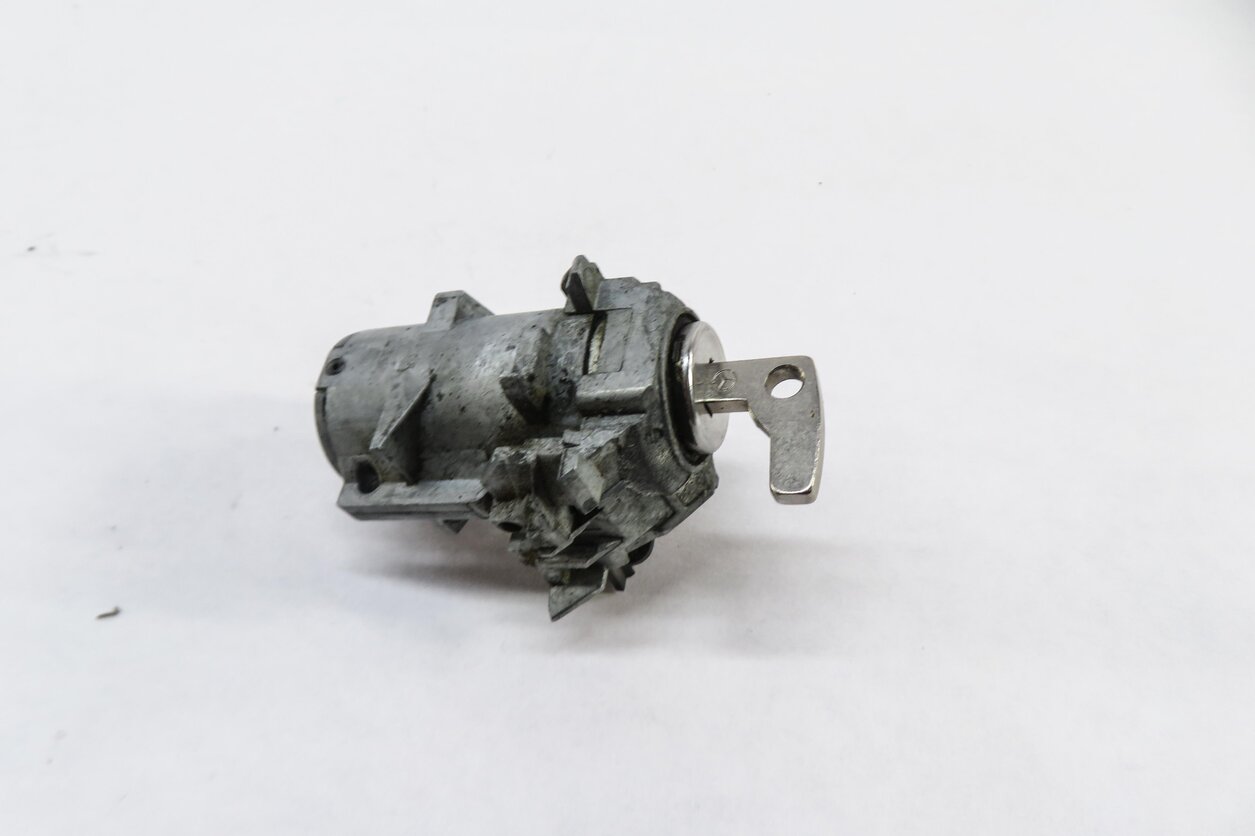 Thumbnail 6: 2014 MERCEDES GL450 (X166) LEFT FRONT DRIVER DOOR HANDLE LOCK CYLINDER w/ KEY