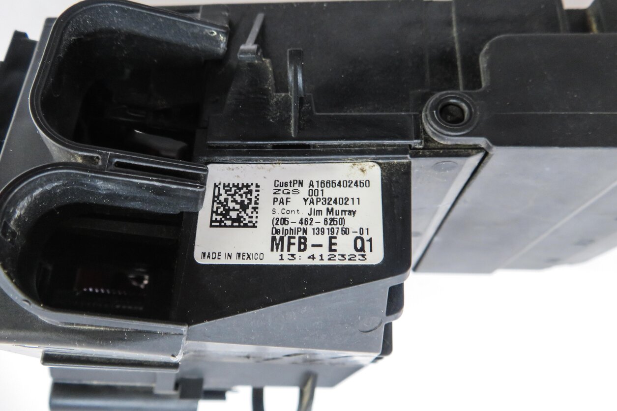Thumbnail 5: 2014 MERCEDES GL450 (X166) FRONT POSITIVE BATTERY JUMP POST TERMINAL JUNCTION