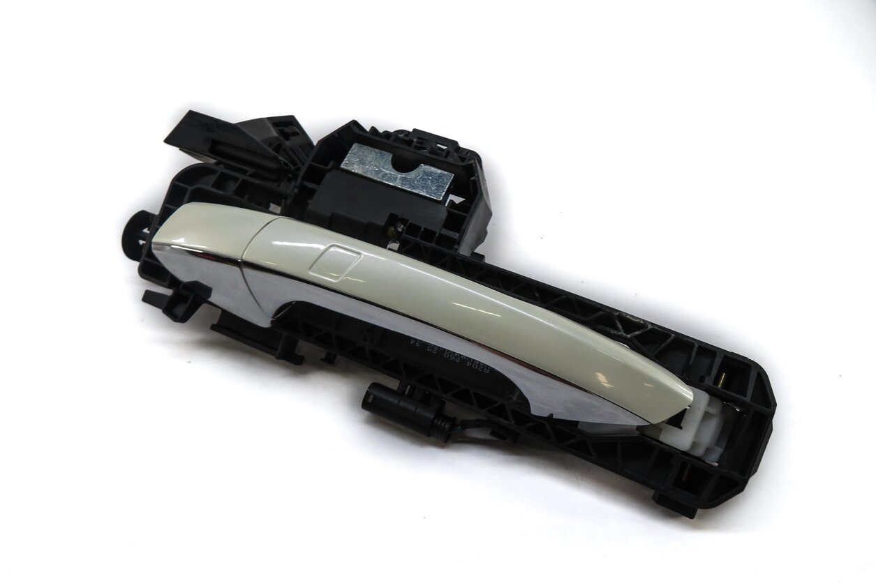 13-16 MERCEDES GL350 GL450 GL550 ML350 - LEFT REAR KEYLESS DOOR HANDLE (WHITE)