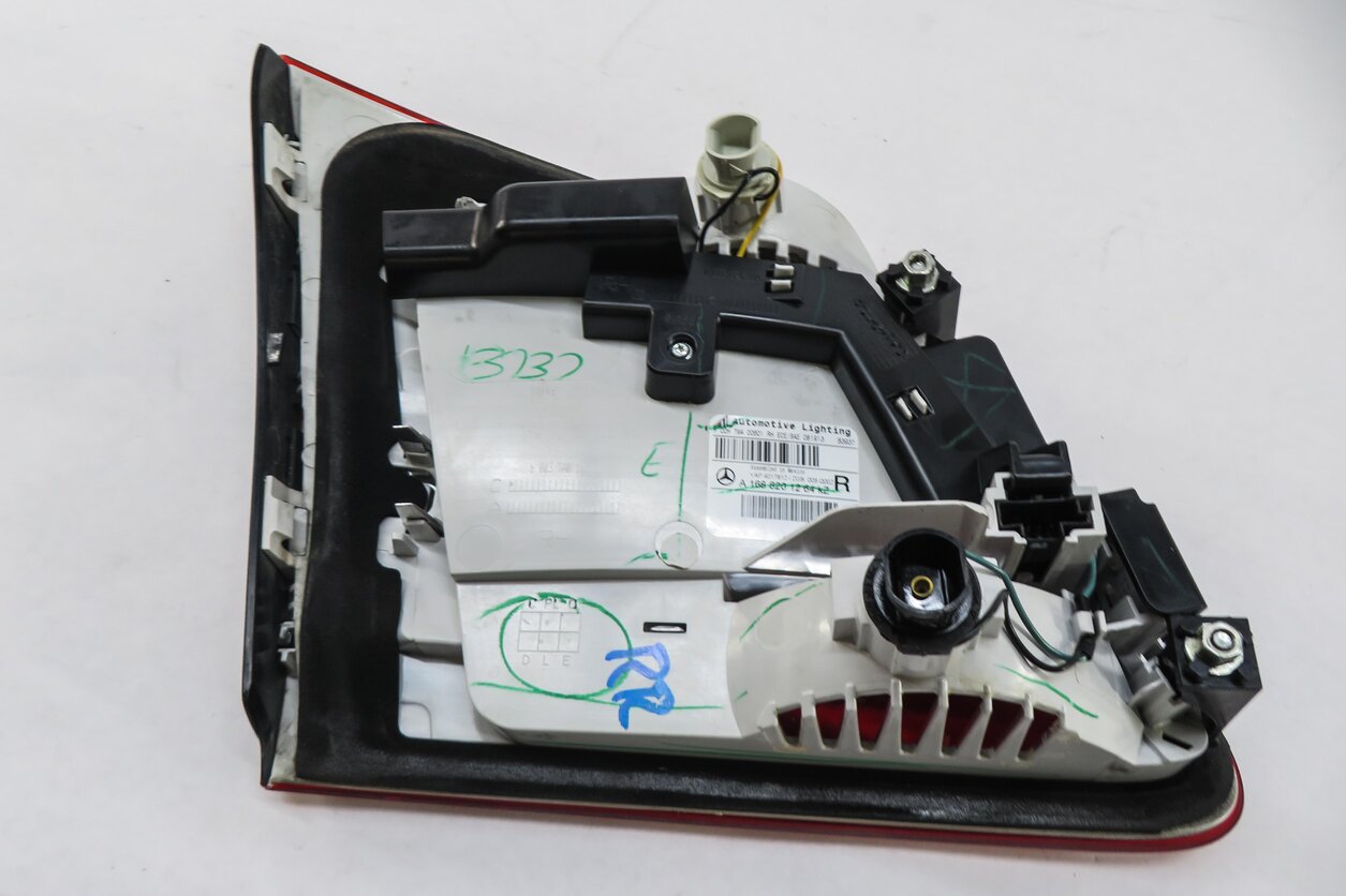 Thumbnail 5: 13-16 MERCEDES GL350 GL450 GL550 (X166) RIGHT REAR INNER TAILLIGHT LIGHT LAMP