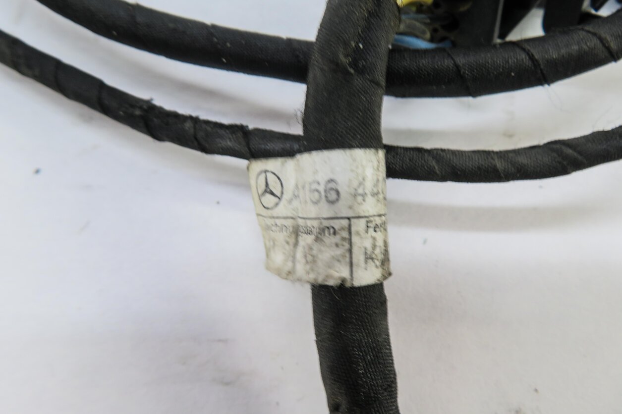 Thumbnail 3: 2014 MERCEDES GL450 (X166) FRONT PDC PARK DISTANCE SENSOR SET w/ HARNESS (WHITE)