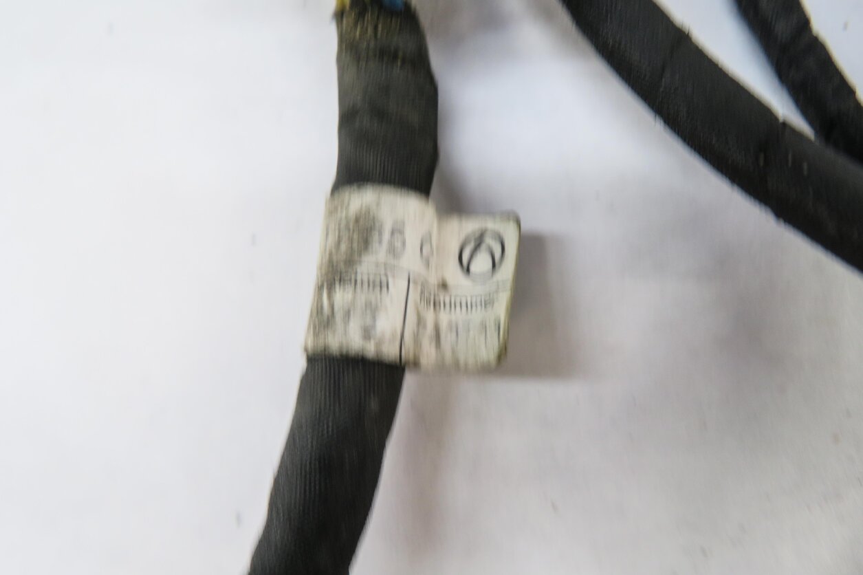 Thumbnail 4: 2014 MERCEDES GL450 (X166) FRONT PDC PARK DISTANCE SENSOR SET w/ HARNESS (WHITE)