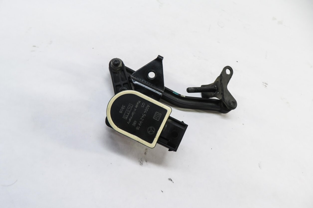 Thumbnail 2: 2014 MERCEDES GL450 (X166) RIGHT FRONT PASSENGER SUSPENSION HEIGHT LEVEL SENSOR
