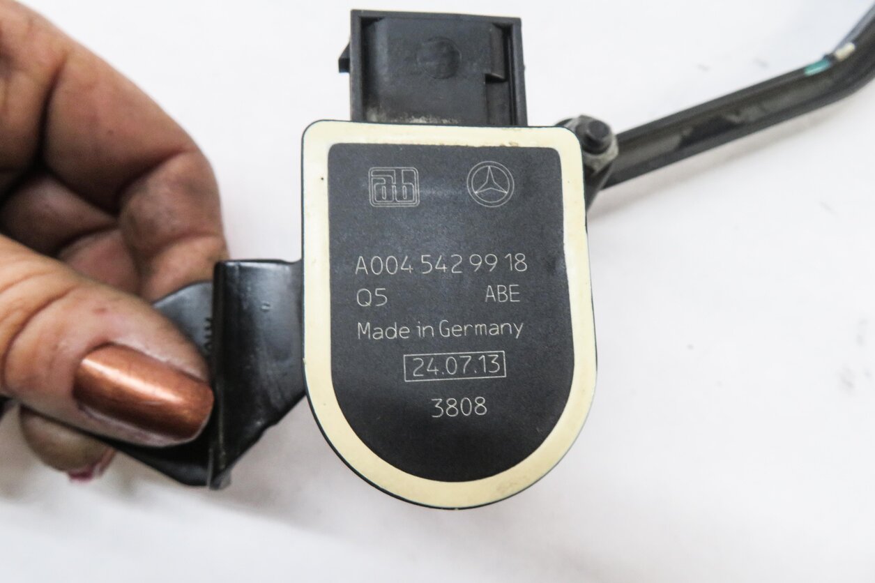 Thumbnail 4: 2014 MERCEDES GL450 (X166) RIGHT FRONT PASSENGER SUSPENSION HEIGHT LEVEL SENSOR