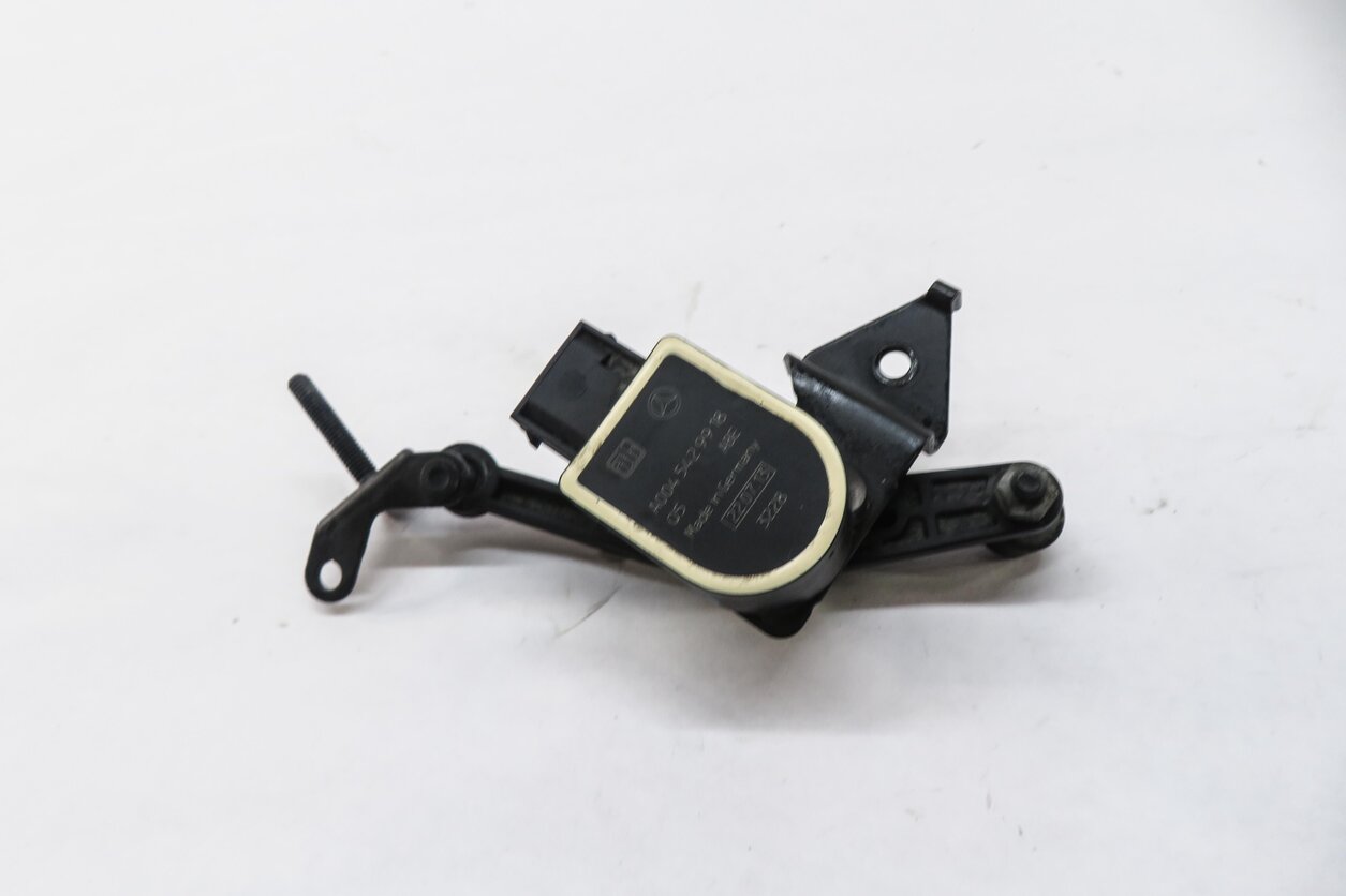 Thumbnail 2: 2014 MERCEDES GL450 (X166) LEFT FRONT DRIVER SUSPENSION HEIGHT LEVEL SENSOR