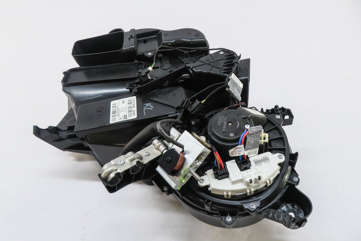 Thumbnail 4: 13-19 MERCEDES GL350 GL450 GL550 GLS350 GLS450 (W166 X166) REAR A/C BLOWER MOTOR