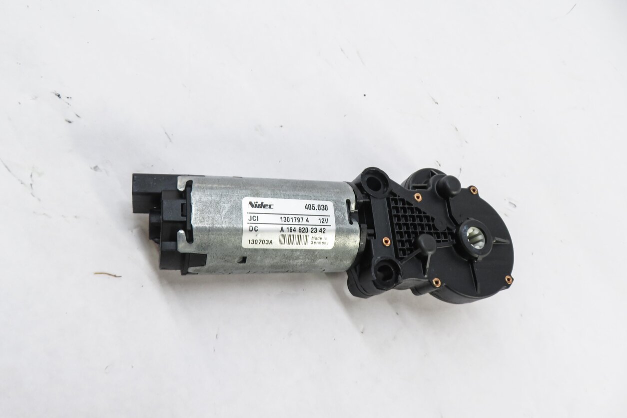Thumbnail 2: 2014 MERCEDES GL450 (X166) REAR 3rd THIRD ROW SEAT ADJUSTMENT MOTOR