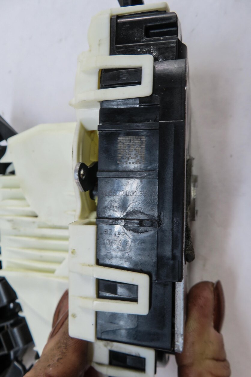 Thumbnail 4: 12-14 MERCEDES GL350 GL450 GL550 ML350 ML550 (W166 X166) LEFT FRONT DOOR LATCH
