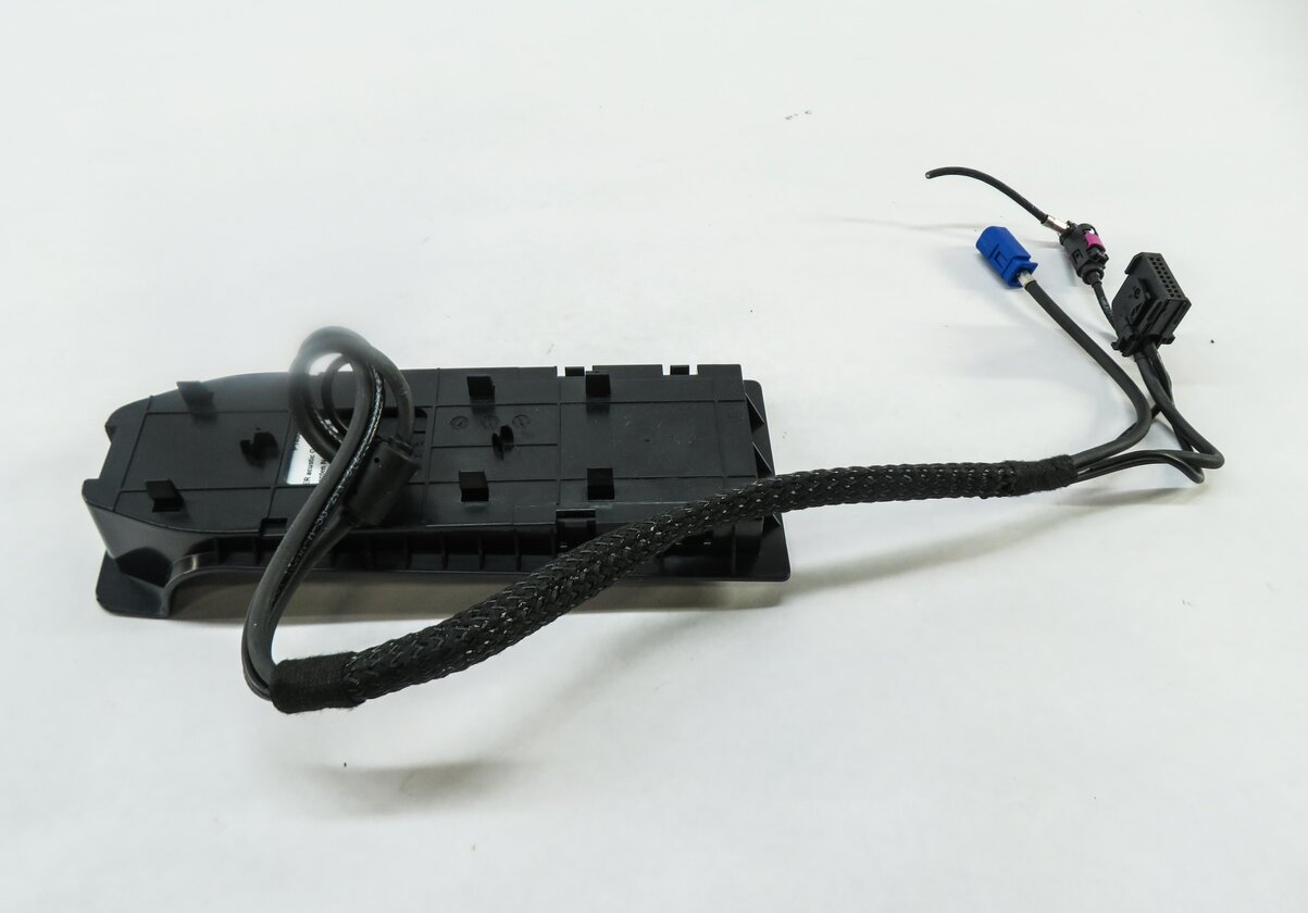 Thumbnail 3: 2014 BMW 335i (F30) FRONT CENTER CONSOLE CELL PHONE SNAP IN CRADLE