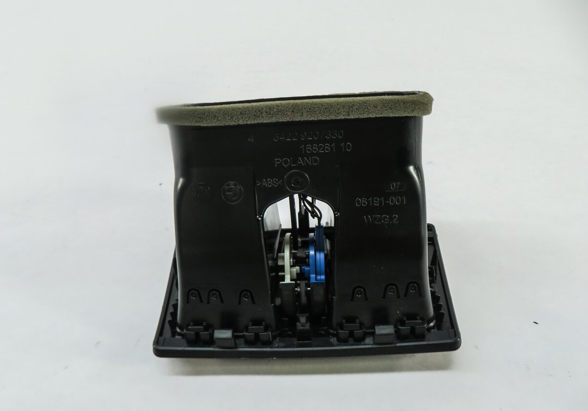 Thumbnail 4: 2014 BMW 335i (F30) REAR CENTER CONSOLE HEATER A/C AIR VENT