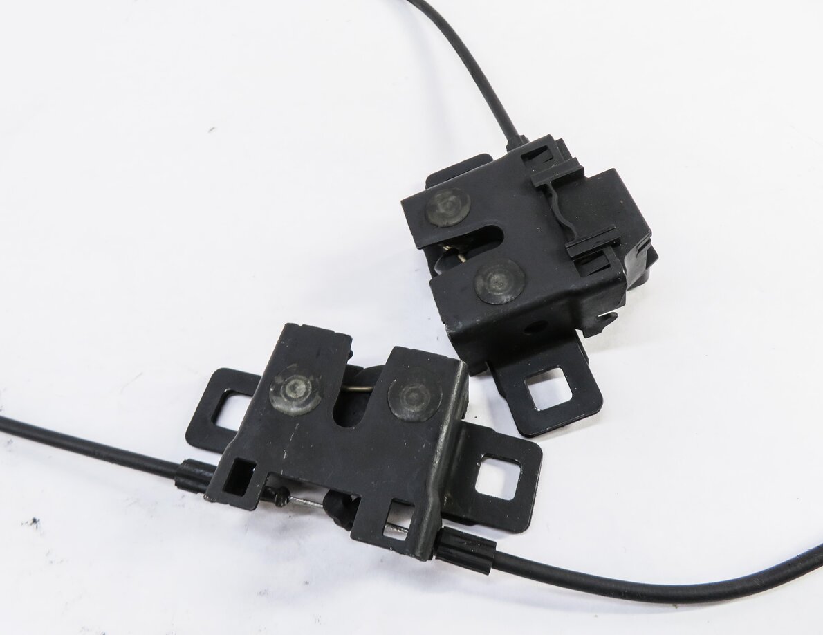 Thumbnail 4: 2013 RANGE ROVER SPORT (L320) FRONT LEFT & RIGHT LOWER HOOD LOCK LATCH SET