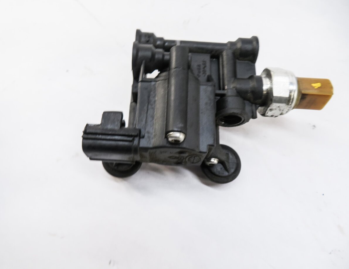 Thumbnail 5: 2013 RANGE ROVER SPORT (L320) AIR SUSPENSION VALVE BLOCK SET-3