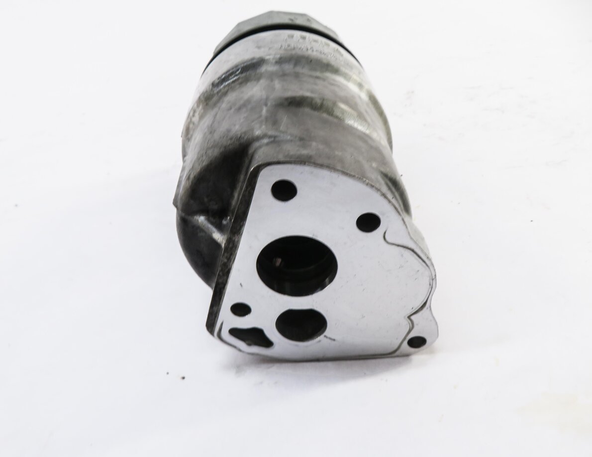 Thumbnail 3: 2013 RANGE ROVER SPORT (L320) 5.0L AJ133 V8 ENGINE OIL FILTER HOUSING w/ CAP