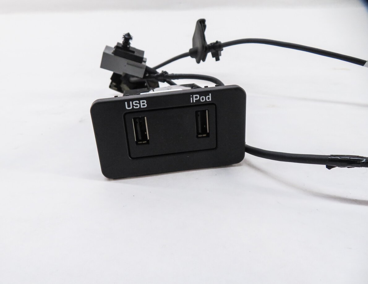 Thumbnail 2: 2013 RANGE ROVER SPORT (L320) RADIO STEREO USB i-POD INTERFACE JACK