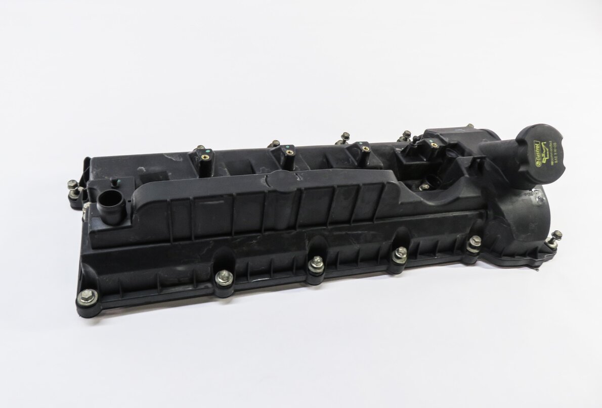Thumbnail 2: 2010-2018 RANGE ROVER SPORT (L320 L322 L405 L494) 5.0L V8 - LEFT VALVE COVER