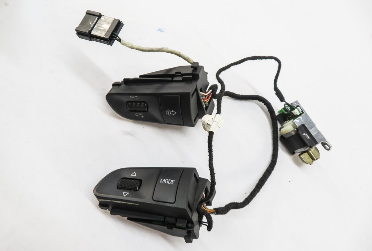 Thumbnail 4: 2008 AUDI Q7 (4L) STEERING WHEEL SWITCH BUTTON SET