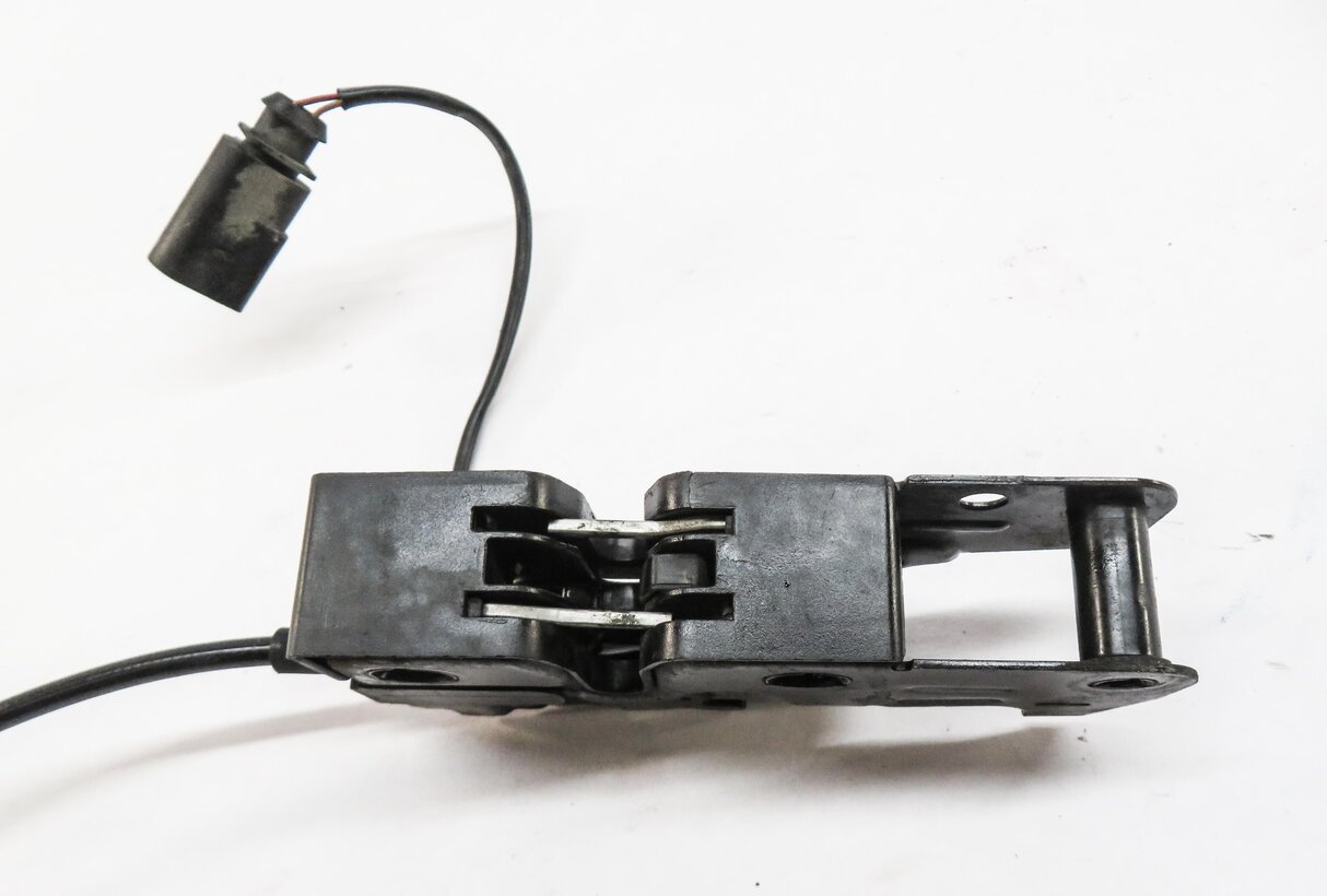 Thumbnail 3: 2008 AUDI Q7 (4L) FRONT HOOD LOCK LATCH ACTUATOR STRIKER PLATE