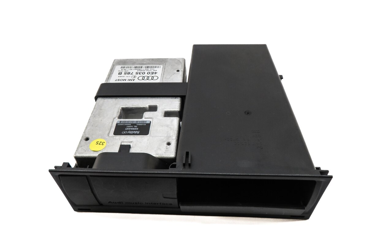 2008 AUDI Q7 (4L) RADIO STEREO i-POD INTERFACE MODULE