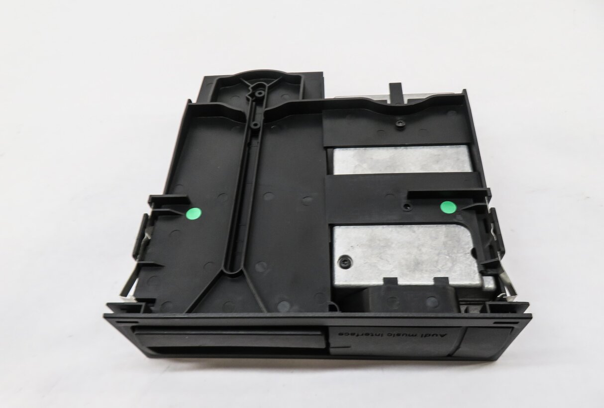 Thumbnail 4: 2008 AUDI Q7 (4L) RADIO STEREO i-POD INTERFACE MODULE