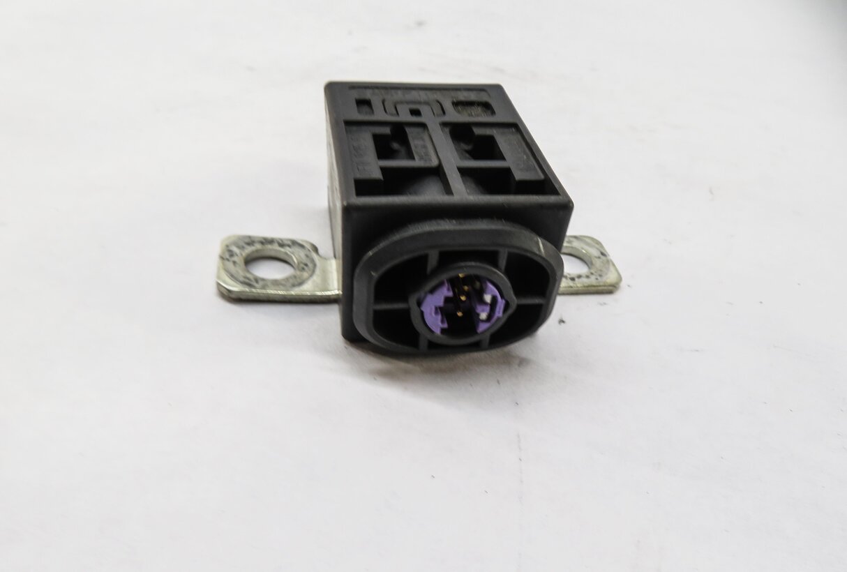 Thumbnail 2: 2008 AUDI Q7 (4L) BATTERY OVERLOAD PROTECTION SWITCH