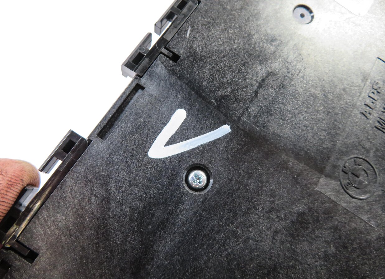 Thumbnail 6: 2013 BMW 328i (F30) LEFT FRONT DRIVER MEMORY SEAT ADJUSTMENT SWITCH BUTTON