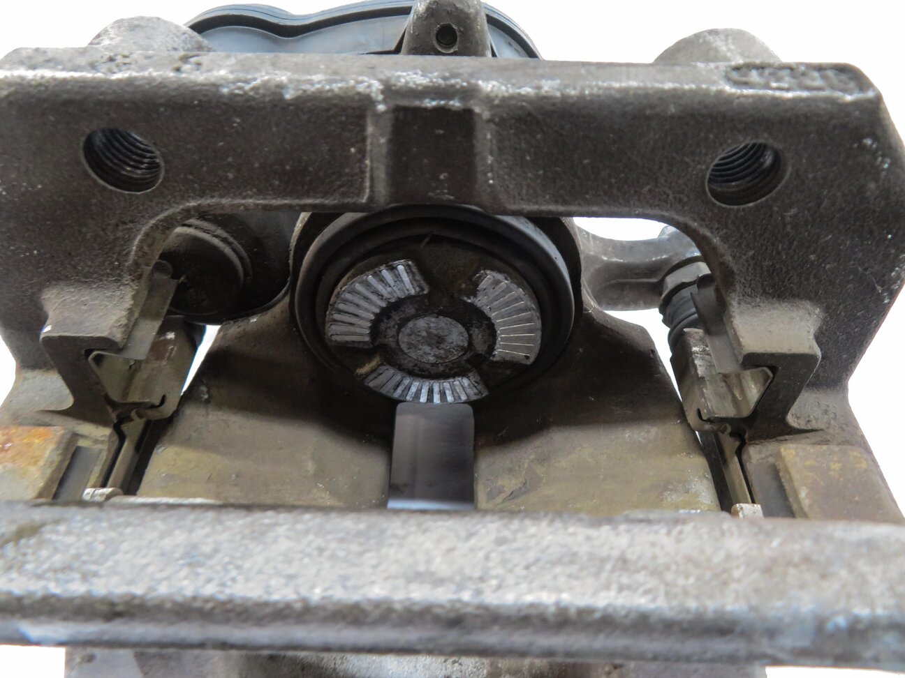 Thumbnail 6: 2012-2018 MERCEDES GLE300D GLE350 ML250 ML350 (W166) LEFT REAR BRAKE CALIPER